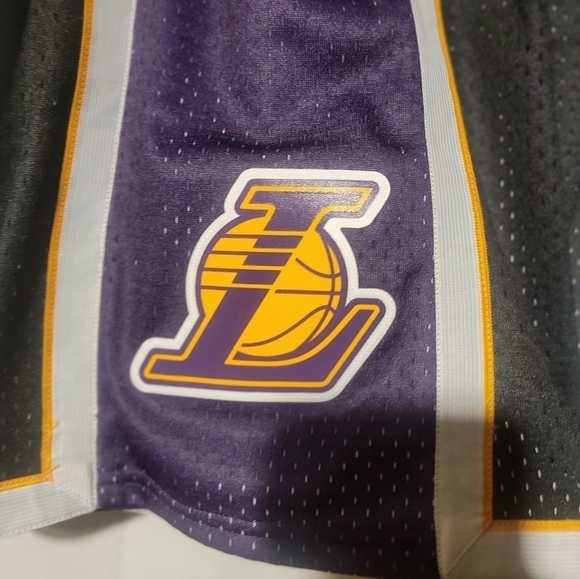 Mitchell & Ness LA Lakers 2009 Fadeaway Swingman Men’s Basketball Shorts Size M - Picture 8 of 8